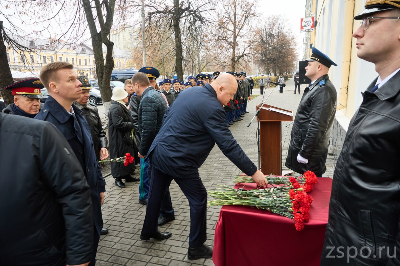 В Пензе открыли мемориальную доску в память о Почётном работнике прокуратуры Николае Кадникове В Пензе открыли мемориальную доску в память о Почётном работнике прокуратуры Николае Кадникове