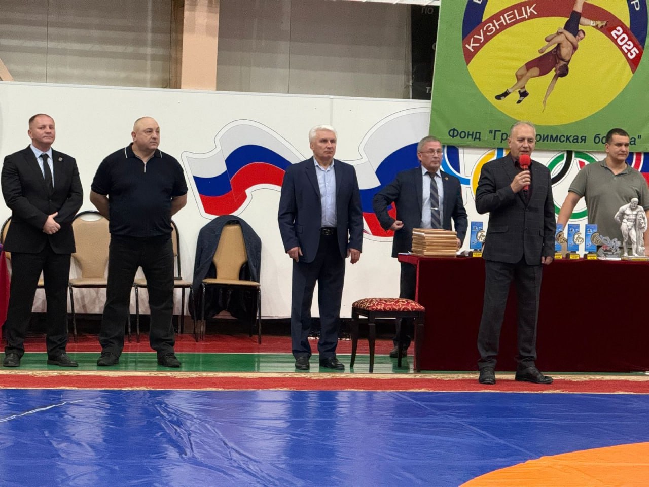 Иван Николаев приветствовал участников соревнований по греко-римской борьбе Иван Николаев приветствовал участников соревнований по греко-римской борьбе