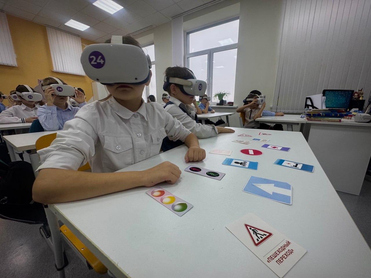 Сотрудники Госавтоинспекции Пензенского района совместно с Виртуальной энциклопедией «Альтаирикой» провели инновационный урок по ПДД РФ с использованием VR-технологий обучения для школьников Сотрудники Госавтоинспекции Пензенского района совместно с Виртуальной энциклопедией «Альтаирикой» провели инновационный урок по ПДД РФ с использованием VR-технологий обучения для школьников