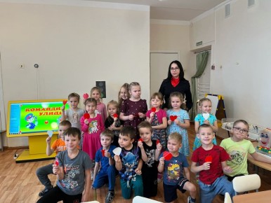 Сотрудники Госавтоинспекции Городищенского района провели мастер-класс по изготовлению световозвращающих аксессуаров