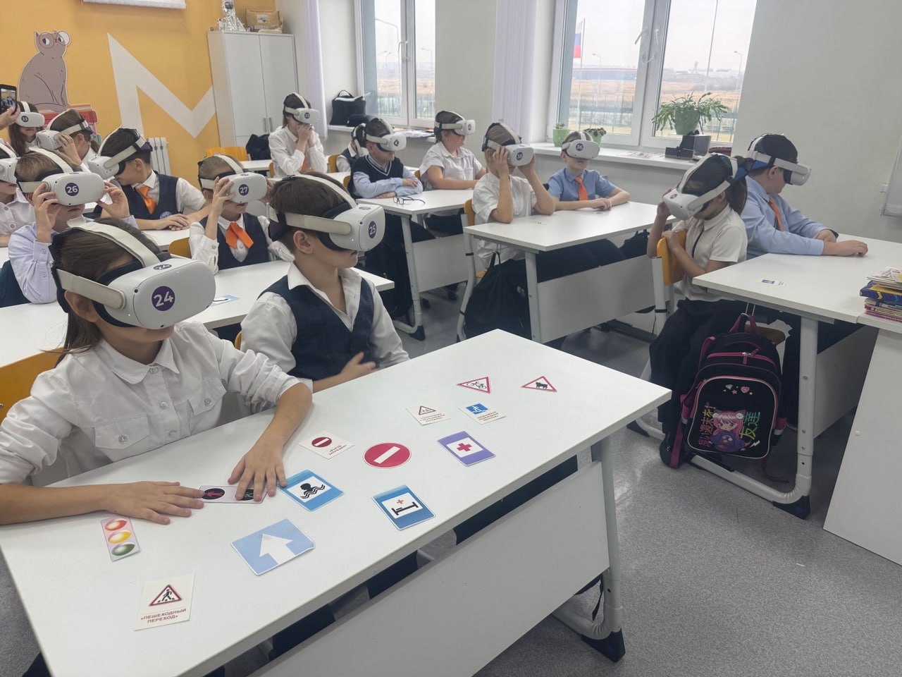 Сотрудники Госавтоинспекции Пензенского района совместно с Виртуальной энциклопедией «Альтаирикой» провели инновационный урок по ПДД РФ с использованием VR-технологий обучения для школьников Сотрудники Госавтоинспекции Пензенского района совместно с Виртуальной энциклопедией «Альтаирикой» провели инновационный урок по ПДД РФ с использованием VR-технологий обучения для школьников