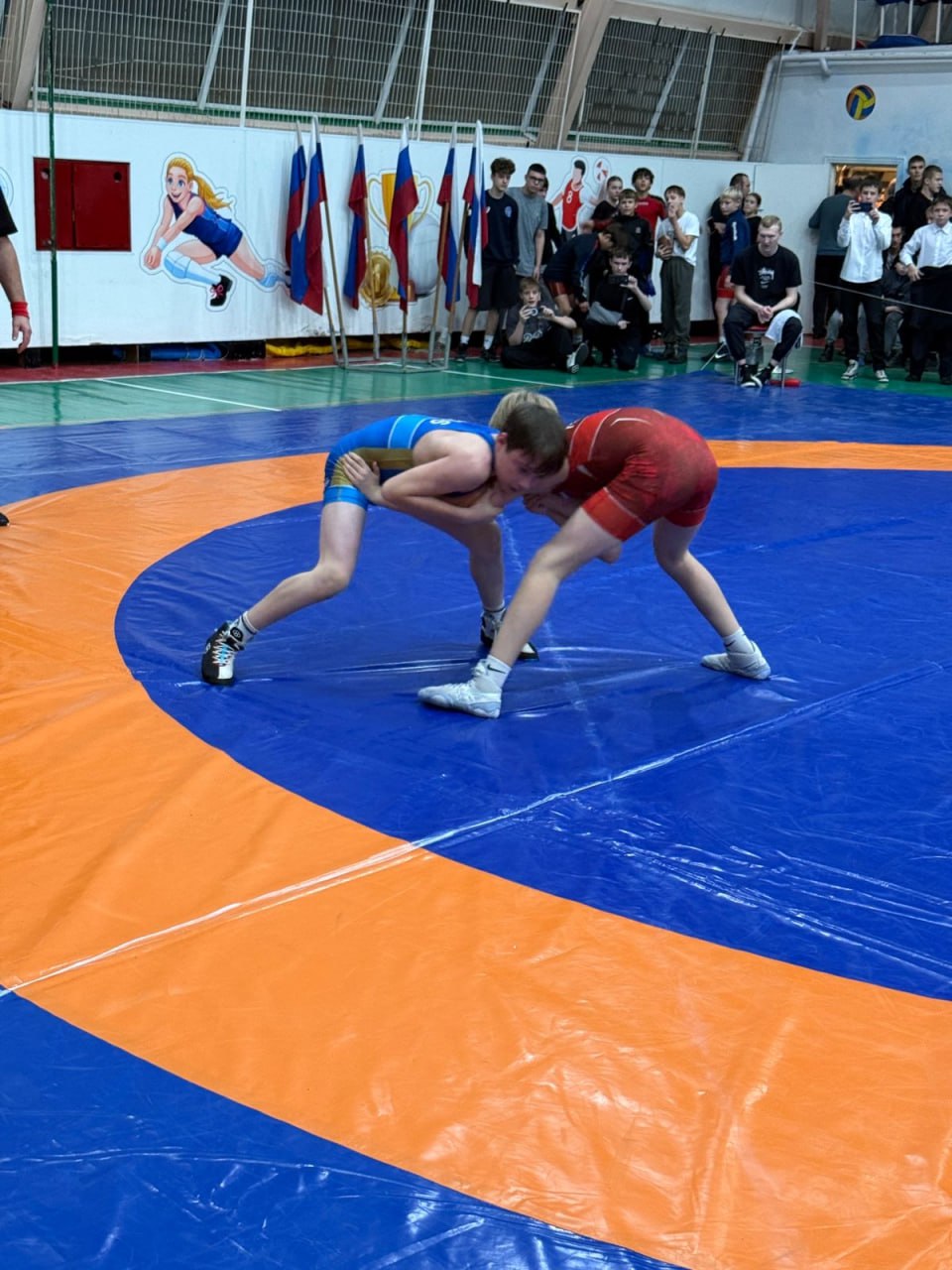 Иван Николаев приветствовал участников соревнований по греко-римской борьбе Иван Николаев приветствовал участников соревнований по греко-римской борьбе
