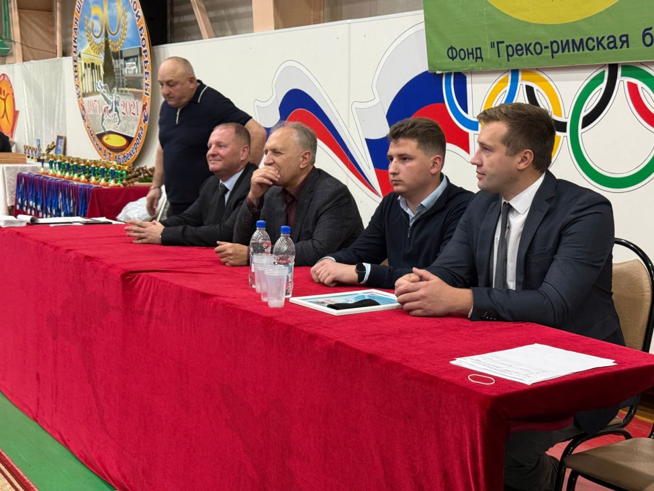 Иван Николаев приветствовал участников соревнований по греко-римской борьбе Иван Николаев приветствовал участников соревнований по греко-римской борьбе