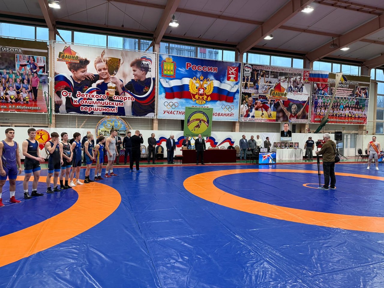 Иван Николаев приветствовал участников соревнований по греко-римской борьбе Иван Николаев приветствовал участников соревнований по греко-римской борьбе