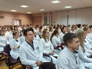 Олег Мельниченко: В медицинские учреждения региона в этом году пришли работать 106 молодых врачей, прошедших целевое обучение