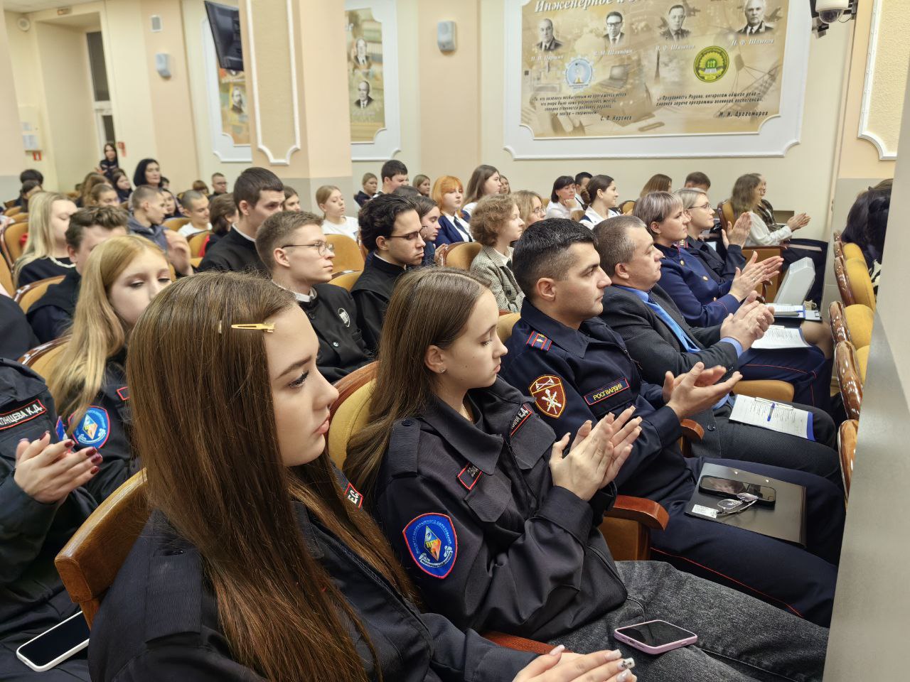 Сотрудники следственного управления приняли участие в проведении интеллектуальной игры «Дебаты-2025» в Многопрофильном колледже Пензенского государственного университета Сотрудники следственного управления приняли участие в проведении интеллектуальной игры «Дебаты-2025» в Многопрофильном колледже Пензенского государственного университета