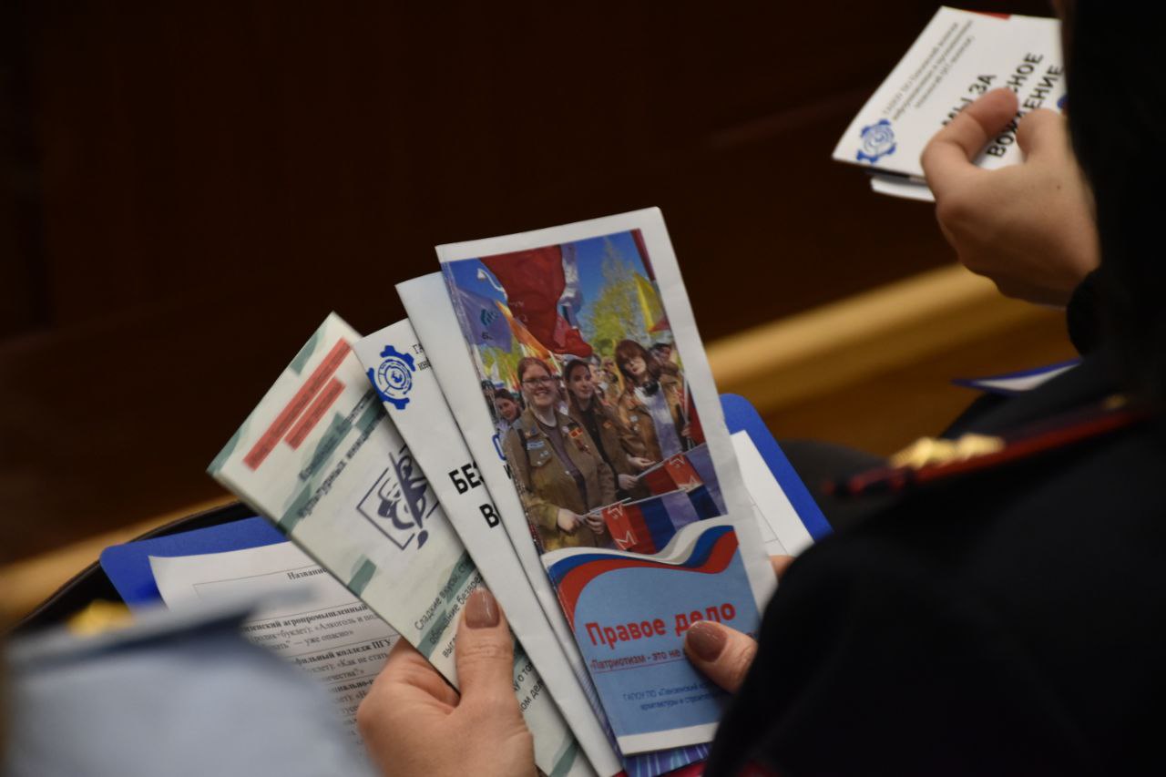 Сотрудники следственного управления приняли участие в проведении интеллектуальной игры «Дебаты-2025» в Многопрофильном колледже Пензенского государственного университета Сотрудники следственного управления приняли участие в проведении интеллектуальной игры «Дебаты-2025» в Многопрофильном колледже Пензенского государственного университета