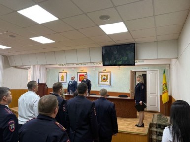 Иван Николаев поздравил сотрудников полиции с профессиональным праздником