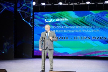 Депутаты регионального парламента приветствовали участников форума «Женщина — опора мира»