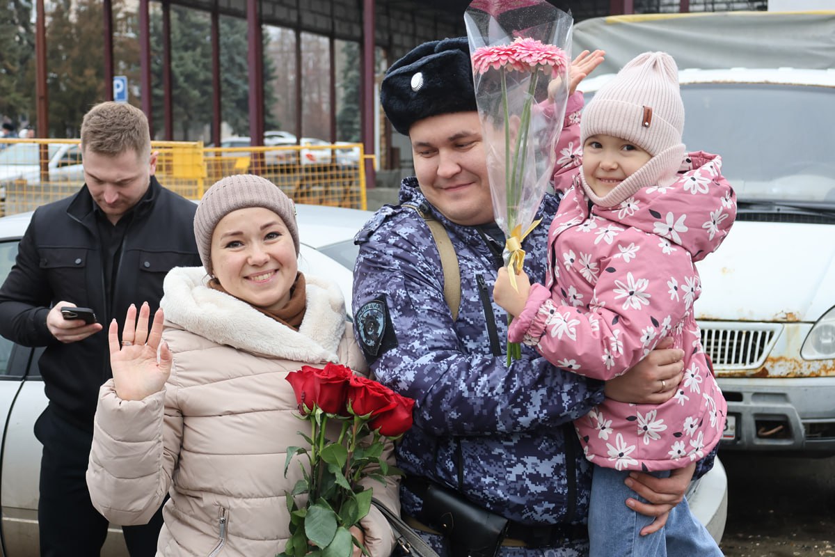 Пензенские полицейские вернулись домой после полугодовой командировки на Северном Кавказе Пензенские полицейские вернулись домой после полугодовой командировки на Северном Кавказе