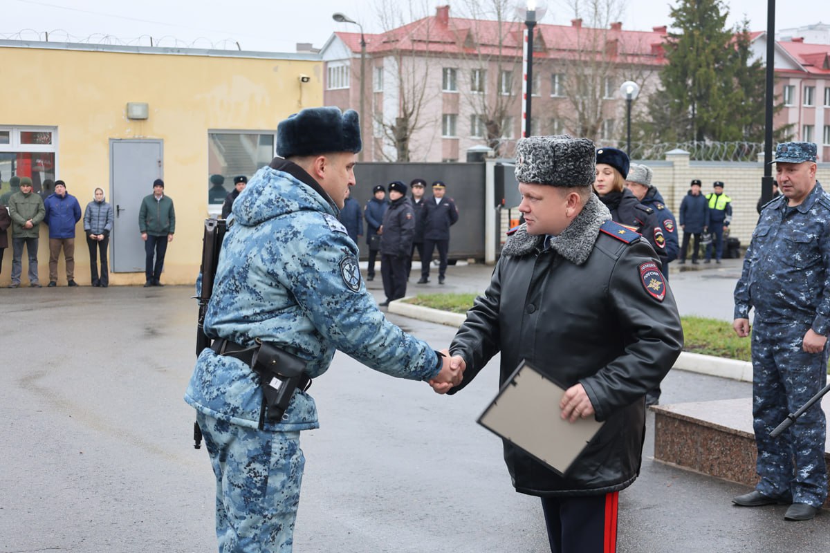 Пензенские полицейские вернулись домой после полугодовой командировки на Северном Кавказе Пензенские полицейские вернулись домой после полугодовой командировки на Северном Кавказе
