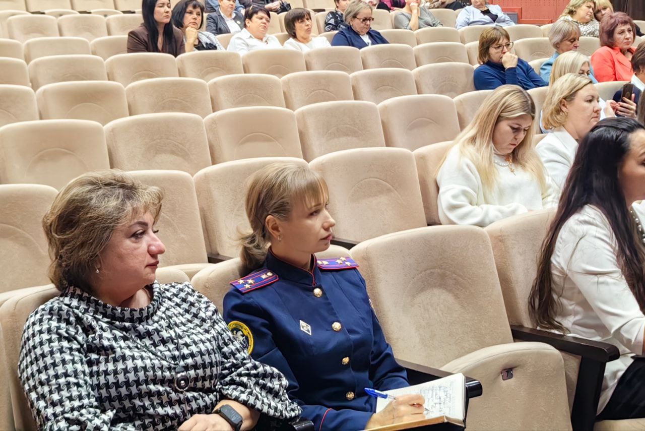 Сотрудница следственного управления приняла участие в межрегиональном форуме «Женщина – опора России» Сотрудница следственного управления приняла участие в межрегиональном форуме «Женщина – опора России»