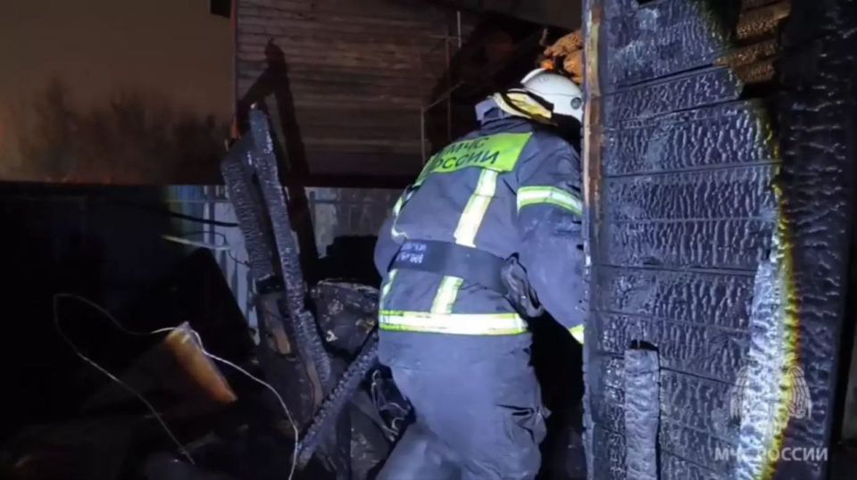 В ночь на субботу, 15 ноября, в Пензе в 1-м Суходольном проезде (Нахаловка) загорелся частный жилой дом площадью 120 кв. м. Сообщение о ЧП спасатели получили в 1:13