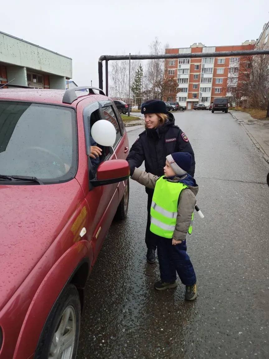 В День памяти жертв дорожно-транспортных происшествий в городе Каменка прошла профилактическая акция «Ангел памяти!» В День памяти жертв дорожно-транспортных происшествий в городе Каменка прошла профилактическая акция «Ангел памяти!»
