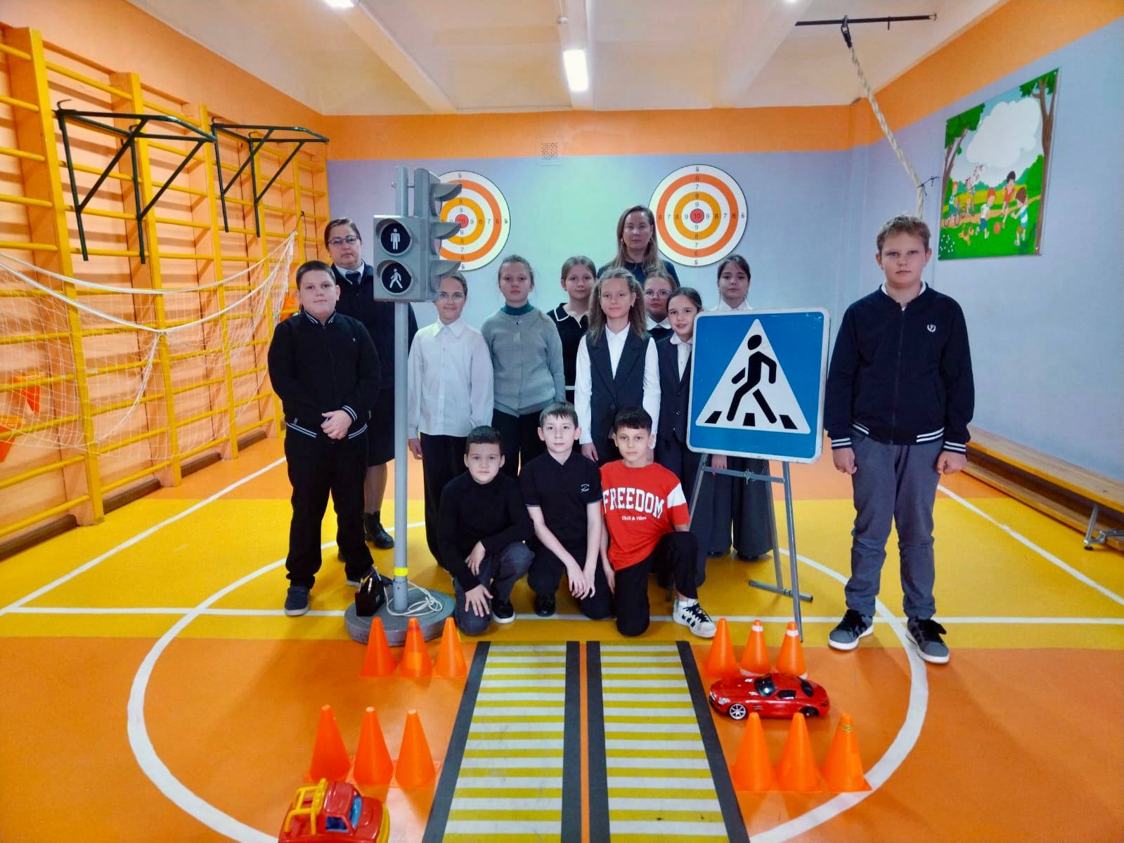 Сотрудники Госавтоинспекции города Кузнецк совместно с педагогами «Лаборатория безопасности» посетили школьников Сотрудники Госавтоинспекции города Кузнецк совместно с педагогами «Лаборатория безопасности» посетили школьников