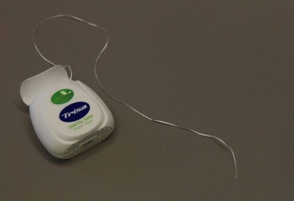 Зубная нить не для зубов: как она спасет ваш ремонт при поклейке обоев