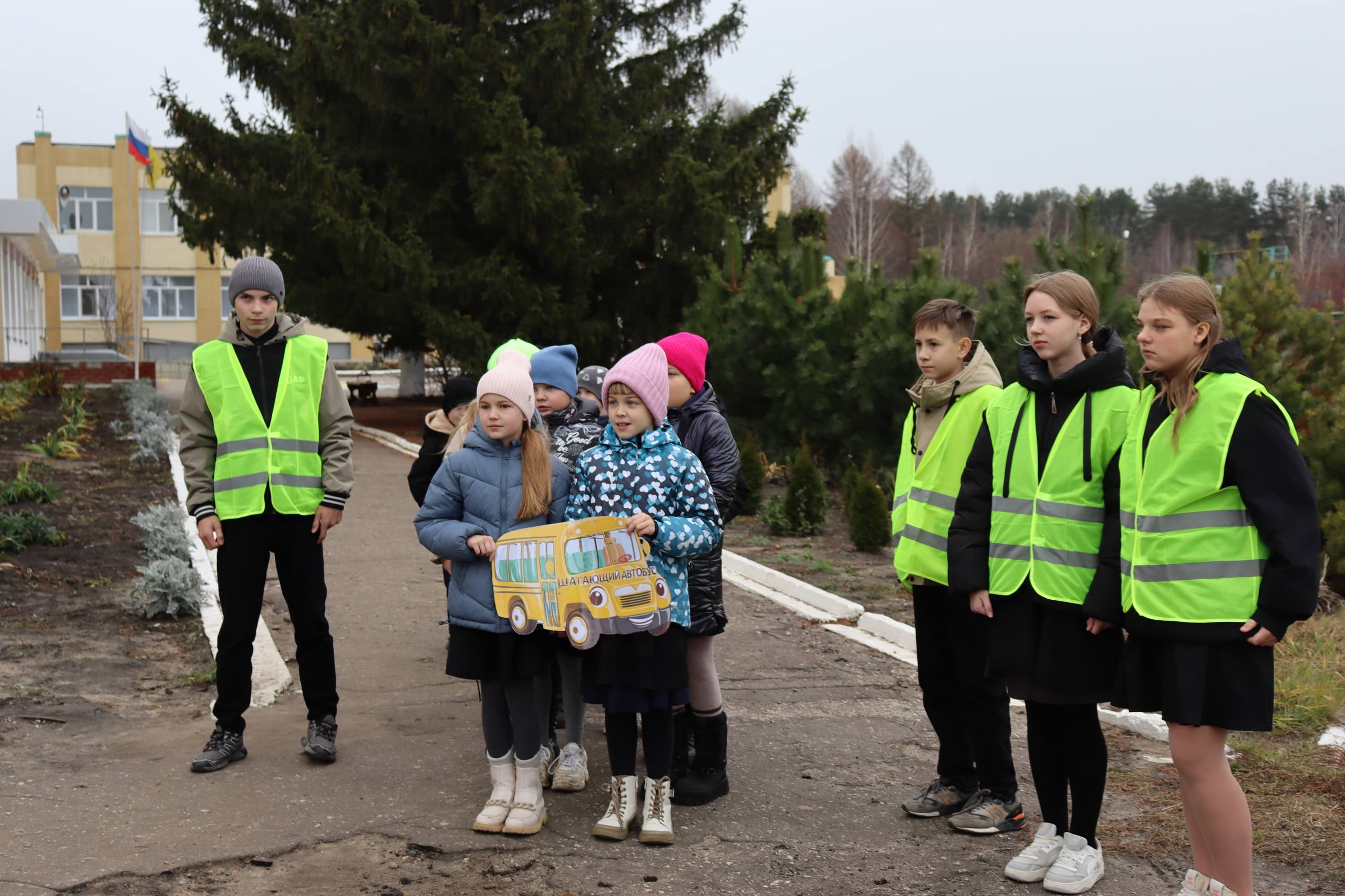 Сотрудники Госавтоинспекции Камешкирского района провели профилактическое мероприятие «Шагающий автобус» Сотрудники Госавтоинспекции Камешкирского района провели профилактическое мероприятие «Шагающий автобус»