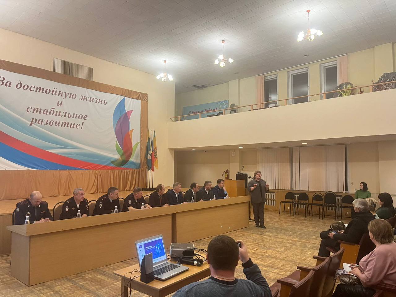 В рамках акции «В безопасности» общественники и полицейские Пензы провели встречу по профилактике мошенничества В рамках акции «В безопасности» общественники и полицейские Пензы провели встречу по профилактике мошенничества