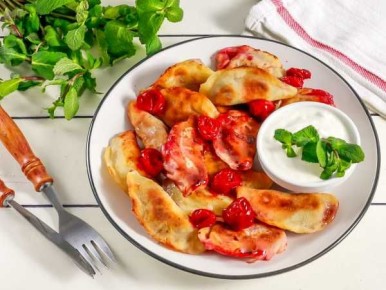 Вкусные жареные вареники с вишней: идеальный десерт для семейного ужина