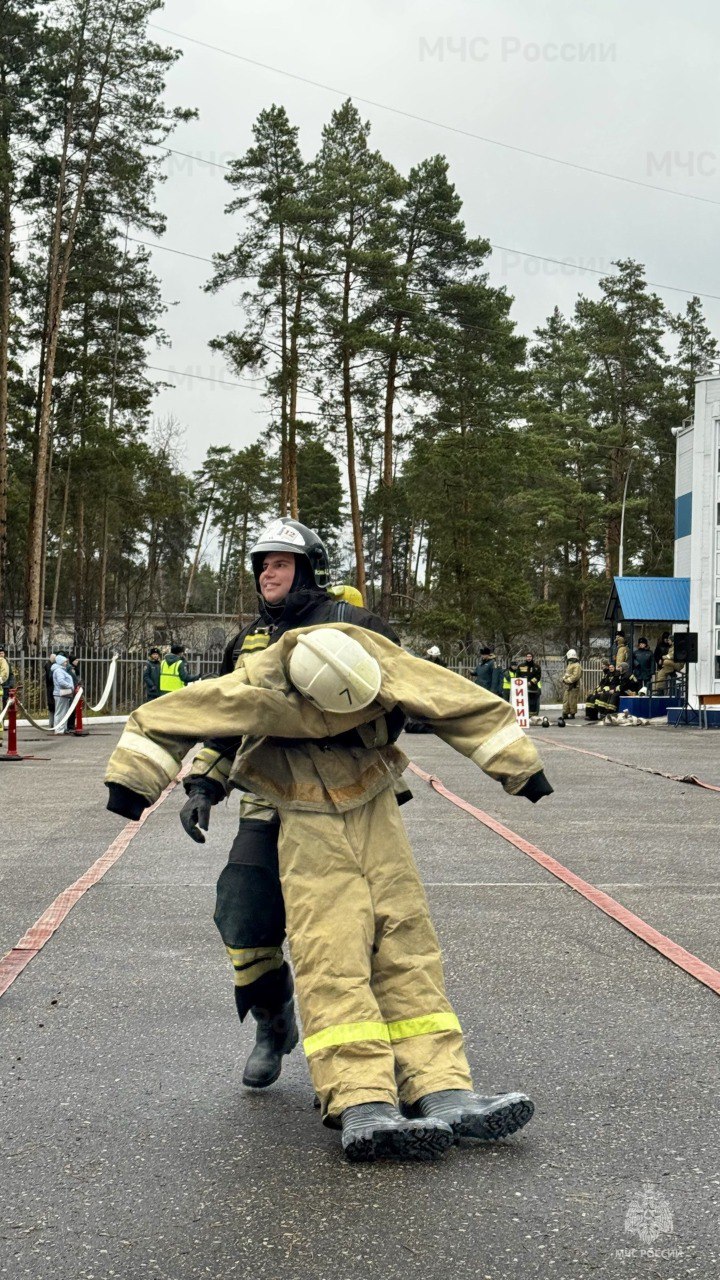 В Специальном управлении ФПС № 22 МЧС России определили сильнейших в пожарном кроссфите В Специальном управлении ФПС № 22 МЧС России определили сильнейших в пожарном кроссфите
