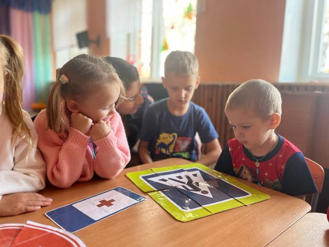 Сотрудники Госавтоинспекции Лунинского района провели акцию «Зебра — пешехода друг, это знают все вокруг»