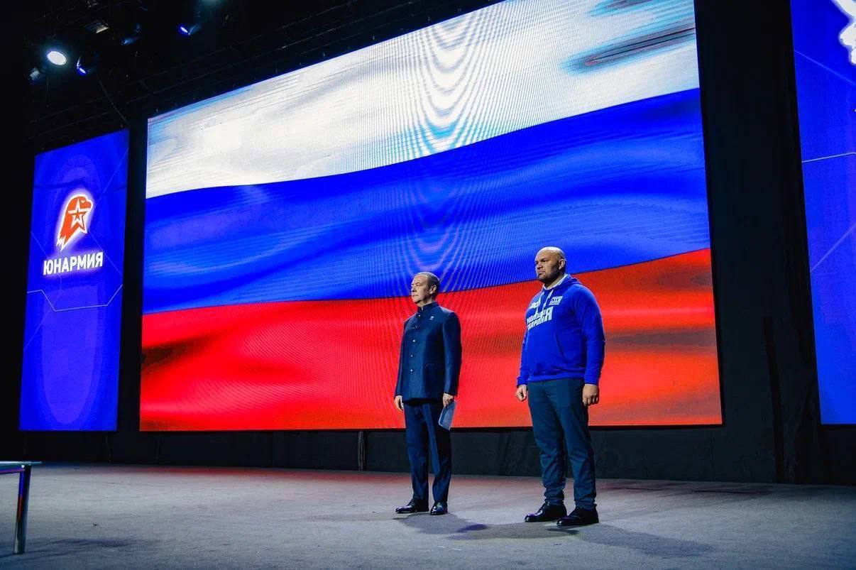 Олег Мельниченко: Работе Пензенского регионального отделения «Молодой Гвардии Единой России» дал высокую оценку председатель партии Дмитрий Анатольевич Медведев, вручив на всероссийском слете активистов МГЕР благодарственное... Олег Мельниченко: Работе Пензенского регионального отделения «Молодой Гвардии Единой России» дал высокую оценку председатель партии Дмитрий Анатольевич Медведев, вручив на всероссийском слете активистов МГЕР благодарственное...