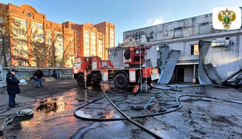 Пожар в «Фортуне» на улице Калинина, данные от МЧС: сгорела кровля на площади 400 квадратных метров, пострадавших нет