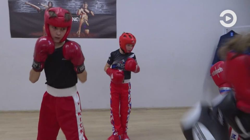 Начинаем утро активно! Вместе с Ольгой Ревнивцевой узнаем немного больше о кикбоксинге