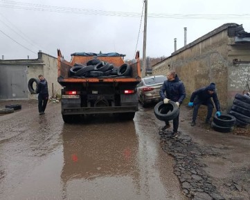 В Октябрьском районе проходит акция по сбору старых шин