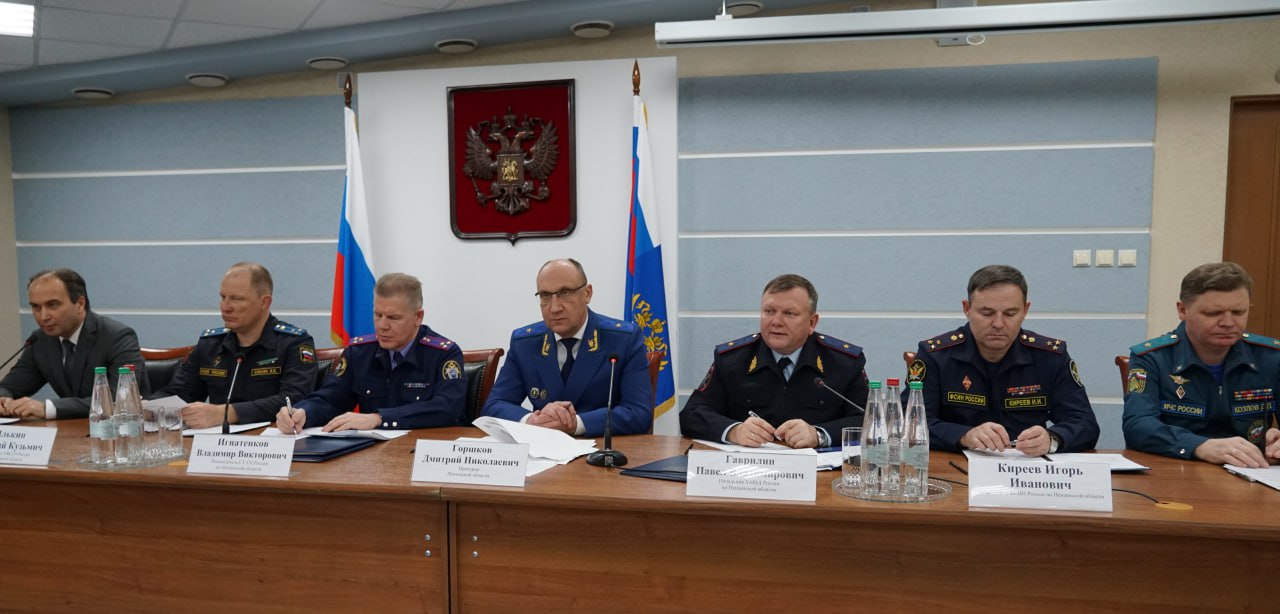 Под председательством прокурора региона Дмитрия Горшкова в прокуратуре области состоялось координационное совещание руководителей правоохранительных органов по вопросам соблюдения конституционных прав граждан на досудебной... Под председательством прокурора региона Дмитрия Горшкова в прокуратуре области состоялось координационное совещание руководителей правоохранительных органов по вопросам соблюдения конституционных прав граждан на досудебной...