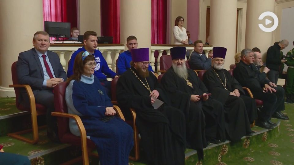 Губернатор Олег Мельниченко вручил жителям Пензенской области государственные, региональные и ведомственные награды