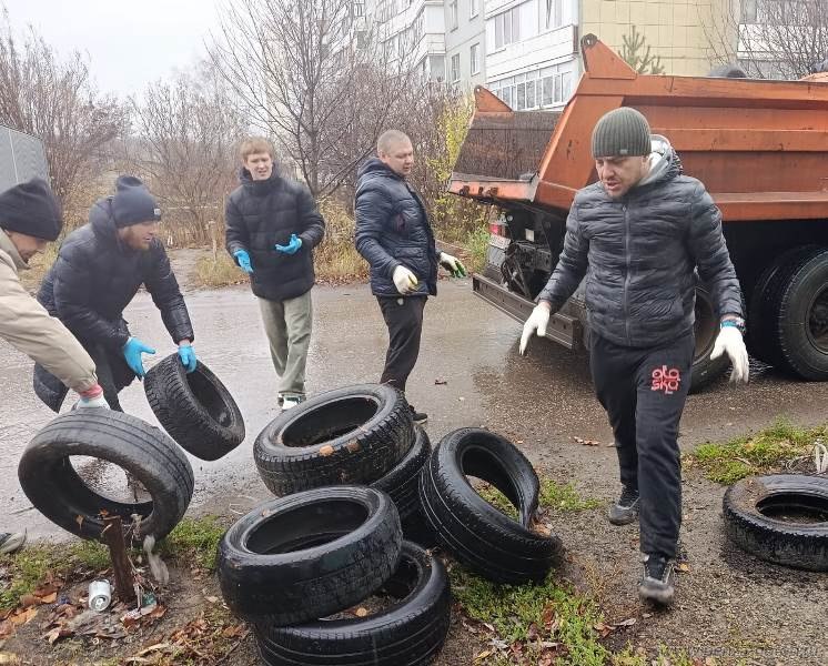 В Октябрьском районе проходит акция по сбору старых шин В Октябрьском районе проходит акция по сбору старых шин