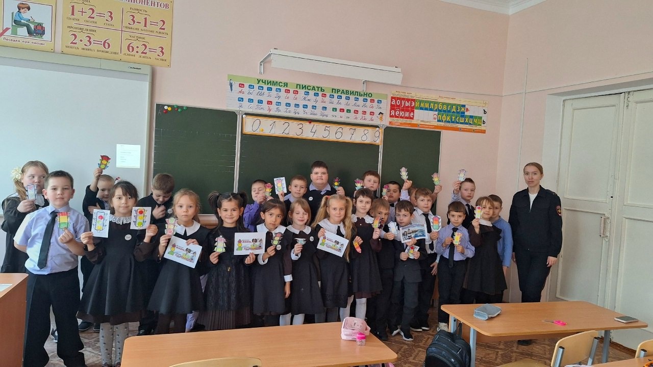 Сотрудники Госавтоинспекции Каменского района провели творческий мастер-класс для школьников Сотрудники Госавтоинспекции Каменского района провели творческий мастер-класс для школьников