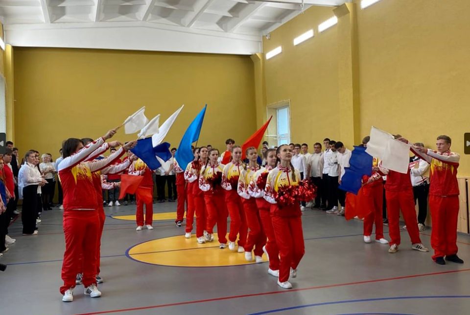 По поручению губернатора Олега Мельниченко отремонтирован спортзал техникума в Башмаково