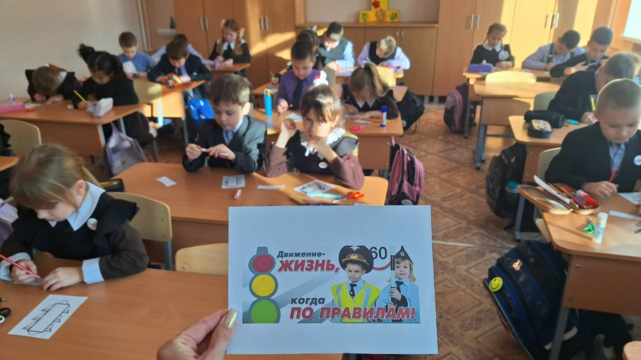 Сотрудники Госавтоинспекции Каменского района провели творческий мастер-класс для школьников Сотрудники Госавтоинспекции Каменского района провели творческий мастер-класс для школьников