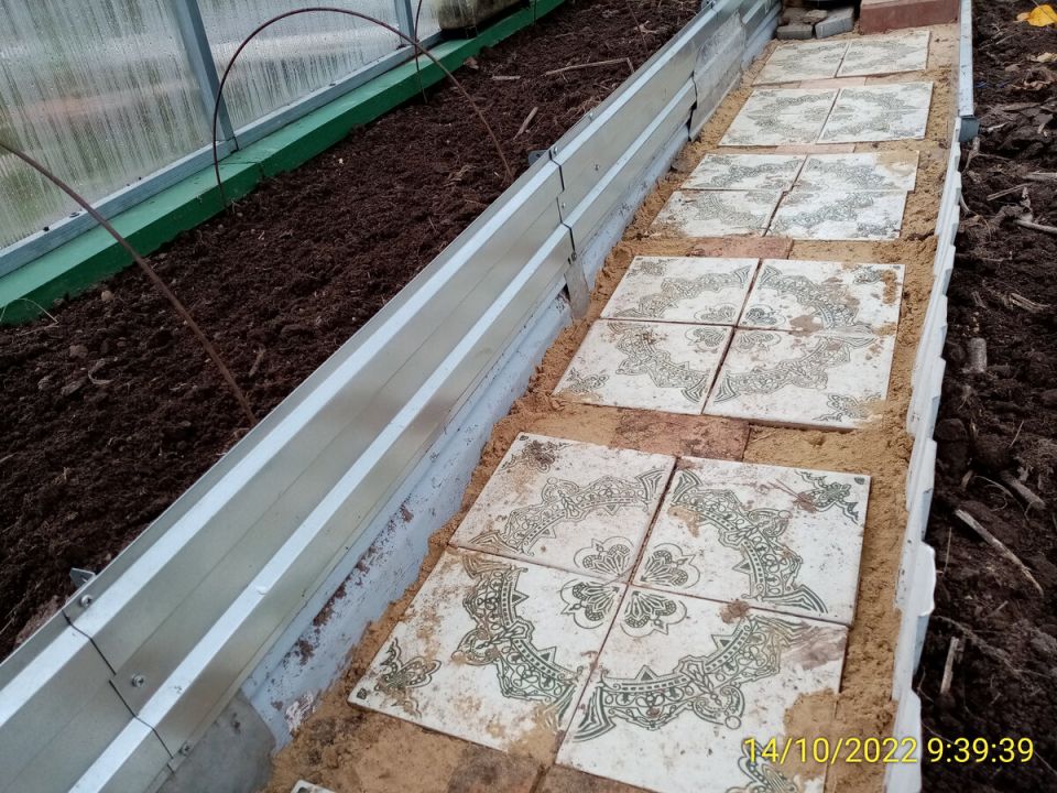 Создание идеальных грядок для теплицы