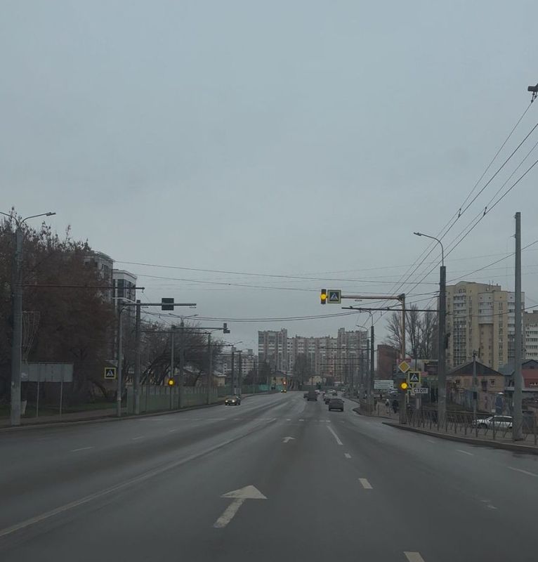 На улице Терновского начал работать новый светофор