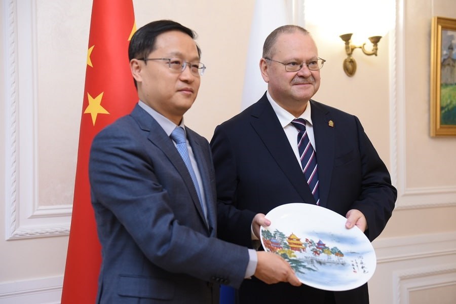 В Пензе состоялась рабочая встреча губернатора Пензенской области Олега Мельниченко и генерального консула Китайской Народной Республики в городе Казани Сяна Бо В Пензе состоялась рабочая встреча губернатора Пензенской области Олега Мельниченко и генерального консула Китайской Народной Республики в городе Казани Сяна Бо