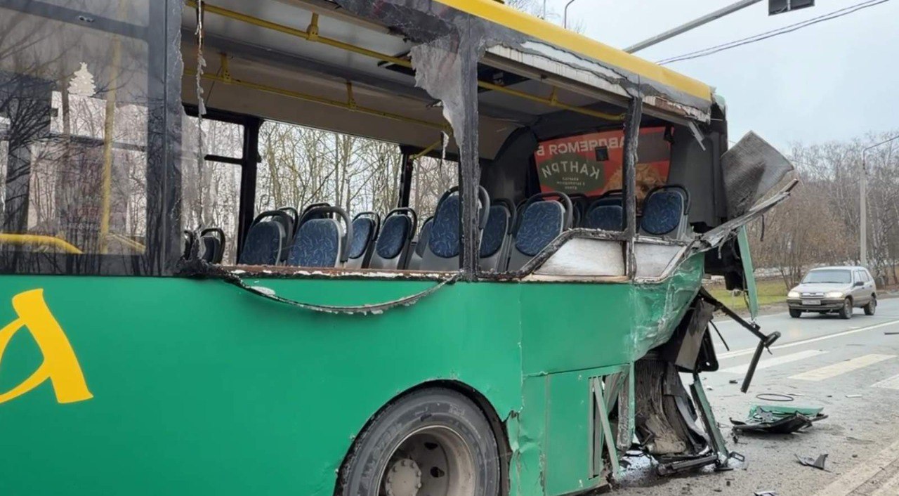 В ДТП с автобусом № 134, которое случилось утром 27 ноября на улице 40 лет Октября, получили травмы 5 пассажирок