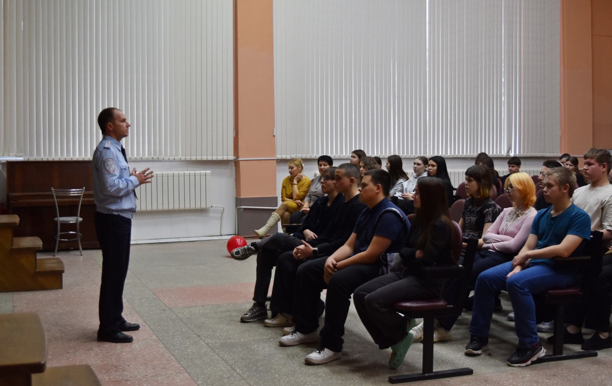 Транспортные полицейские рассказали о законопослушном поведении студентам пензенского колледжа Транспортные полицейские рассказали о законопослушном поведении студентам пензенского колледжа