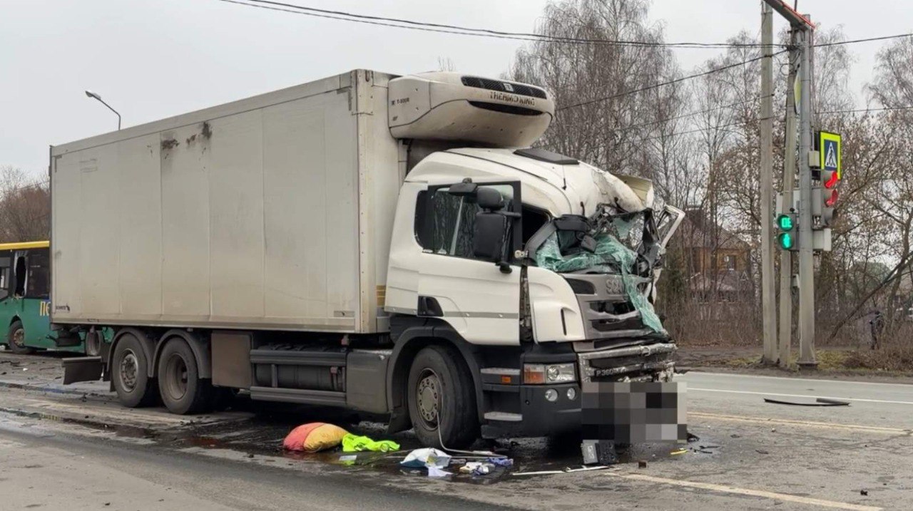 В ДТП с автобусом № 134, которое случилось утром 27 ноября на улице 40 лет Октября, получили травмы 5 пассажирок В ДТП с автобусом № 134, которое случилось утром 27 ноября на улице 40 лет Октября, получили травмы 5 пассажирок