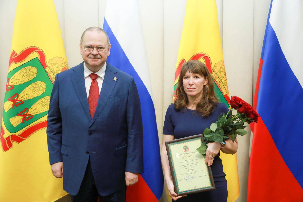 Олег Мельниченко: С большой благодарностью наградил лучших работников агропромышленного комплекса, которые своим усердным трудом добиваются высоких урожаев, объемов выращивания скота и птицы, продуктивности молочного стада Олег Мельниченко: С большой благодарностью наградил лучших работников агропромышленного комплекса, которые своим усердным трудом добиваются высоких урожаев, объемов выращивания скота и птицы, продуктивности молочного стада