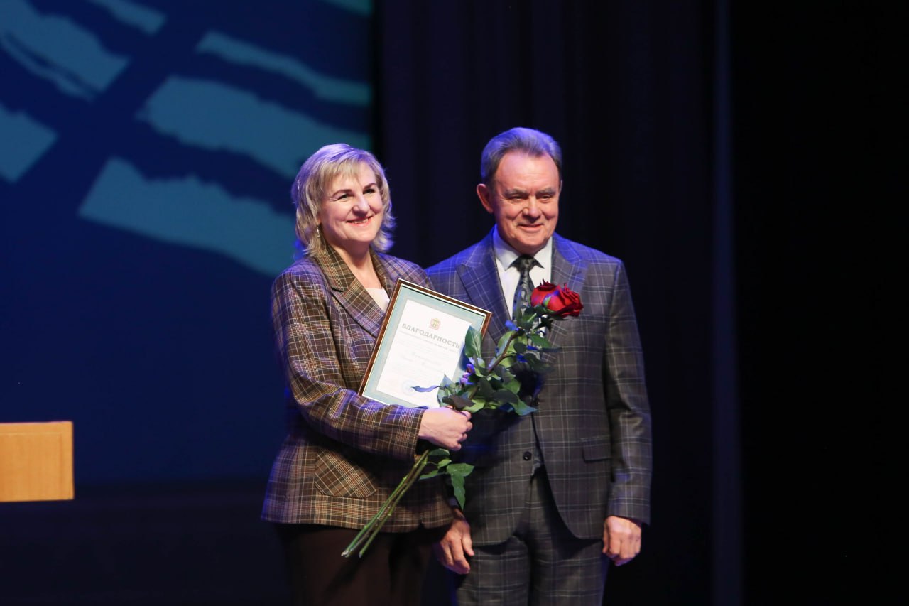 Валерий Лидин поздравил работников налоговой службы с 35-летим ФНС России Валерий Лидин поздравил работников налоговой службы с 35-летим ФНС России