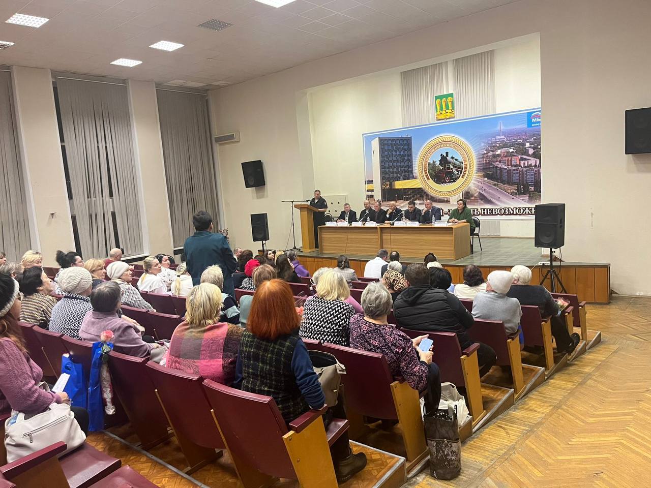 В Пензе общественники и полицейские обсудили с жителями Железнодорожного района, как не стать жертвой мошенничества В Пензе общественники и полицейские обсудили с жителями Железнодорожного района, как не стать жертвой мошенничества