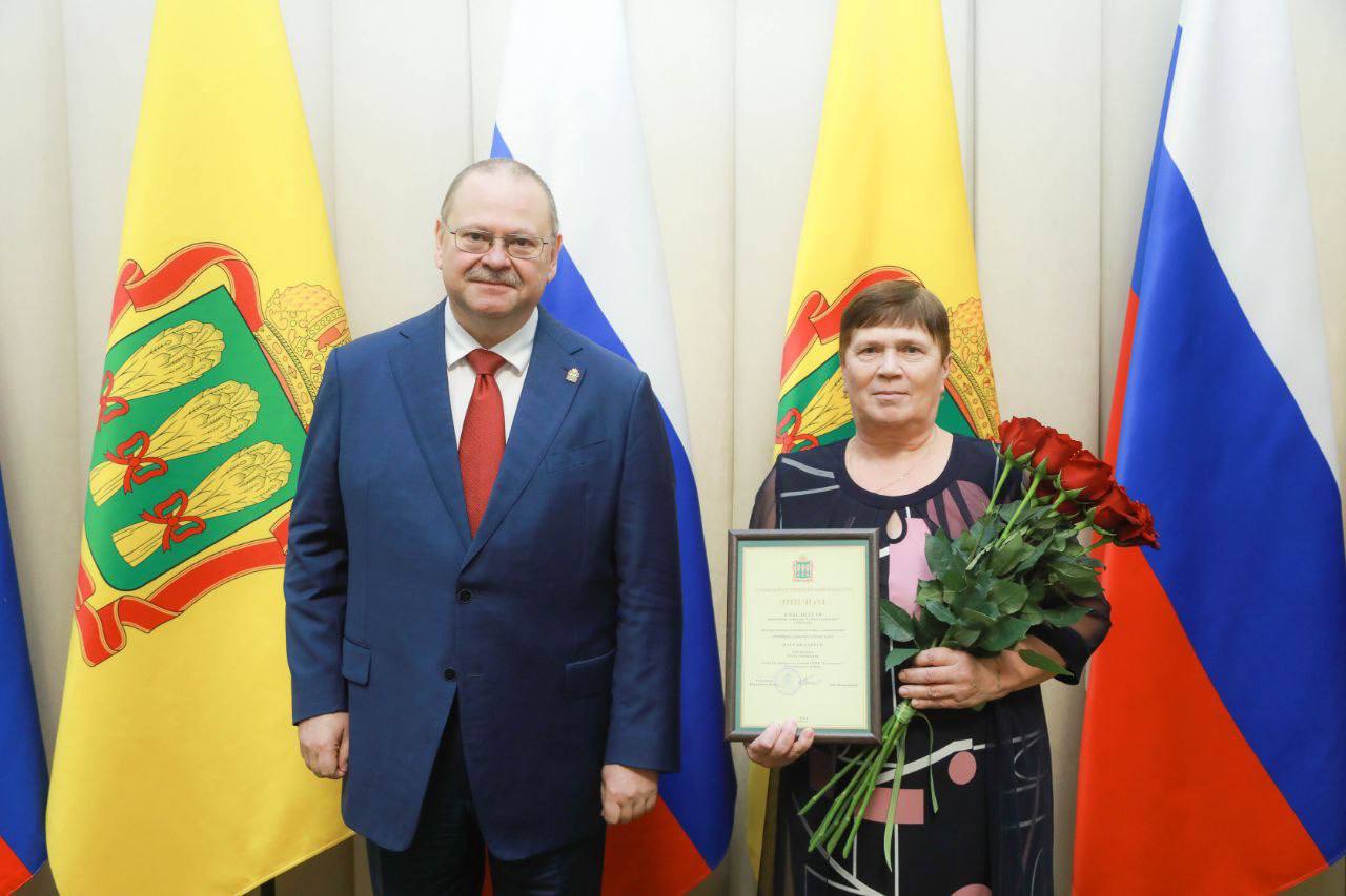 Олег Мельниченко: С большой благодарностью наградил лучших работников агропромышленного комплекса, которые своим усердным трудом добиваются высоких урожаев, объемов выращивания скота и птицы, продуктивности молочного стада Олег Мельниченко: С большой благодарностью наградил лучших работников агропромышленного комплекса, которые своим усердным трудом добиваются высоких урожаев, объемов выращивания скота и птицы, продуктивности молочного стада