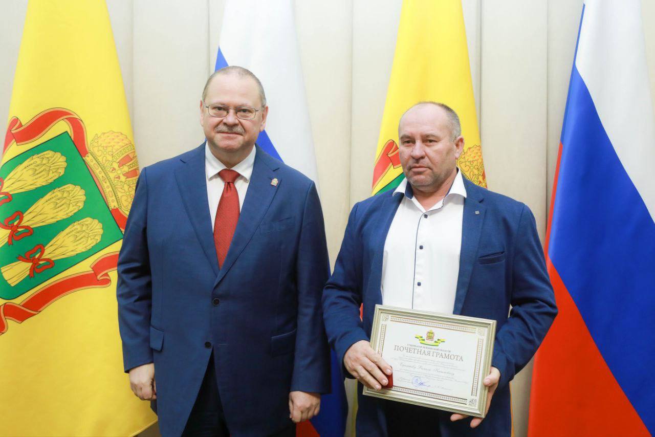 Олег Мельниченко: С большой благодарностью наградил лучших работников агропромышленного комплекса, которые своим усердным трудом добиваются высоких урожаев, объемов выращивания скота и птицы, продуктивности молочного стада Олег Мельниченко: С большой благодарностью наградил лучших работников агропромышленного комплекса, которые своим усердным трудом добиваются высоких урожаев, объемов выращивания скота и птицы, продуктивности молочного стада