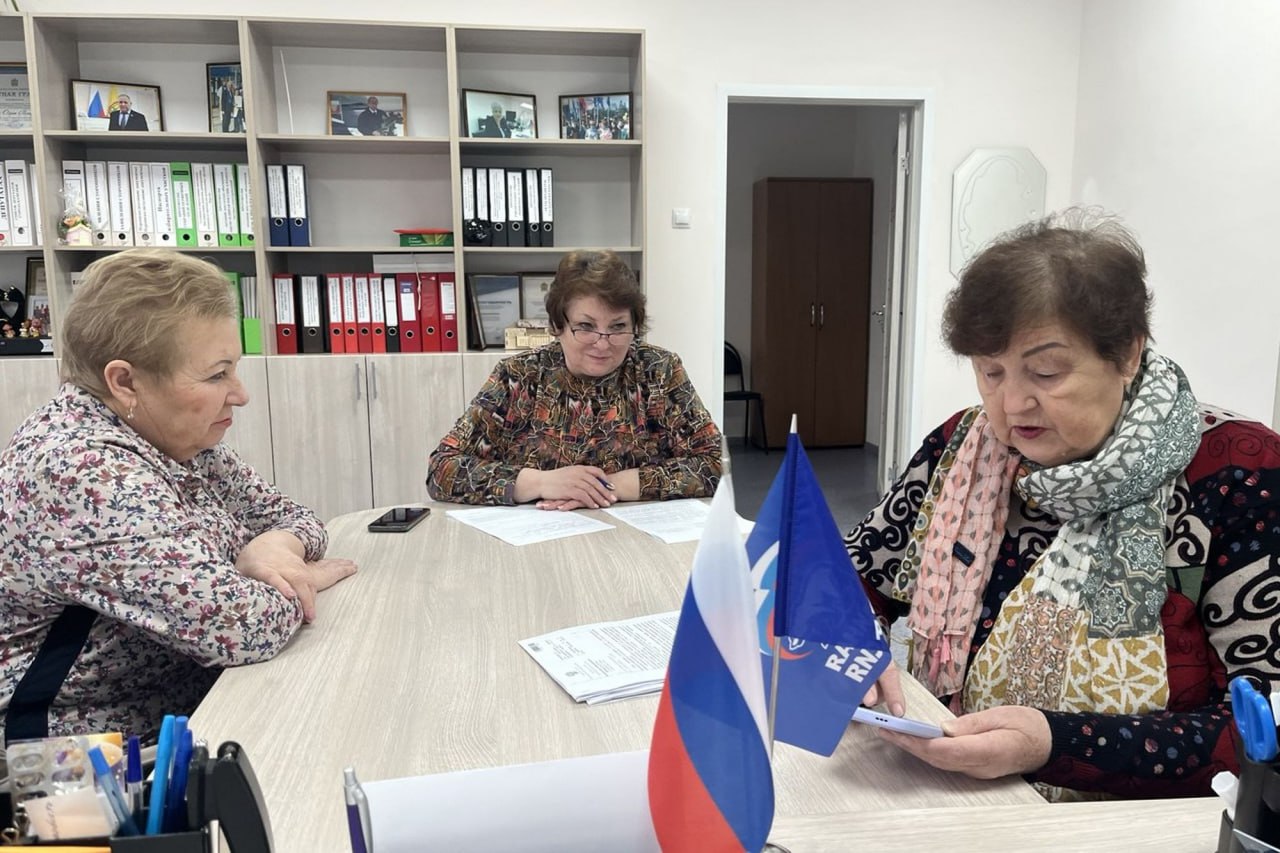 Рустям Агишев провел личный прием граждан в Каменке Рустям Агишев провел личный прием граждан в Каменке