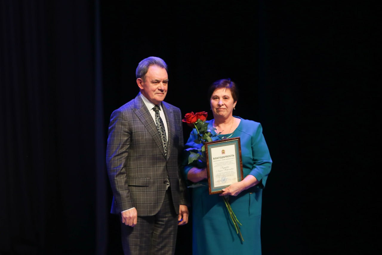 Валерий Лидин поздравил работников налоговой службы с 35-летим ФНС России Валерий Лидин поздравил работников налоговой службы с 35-летим ФНС России