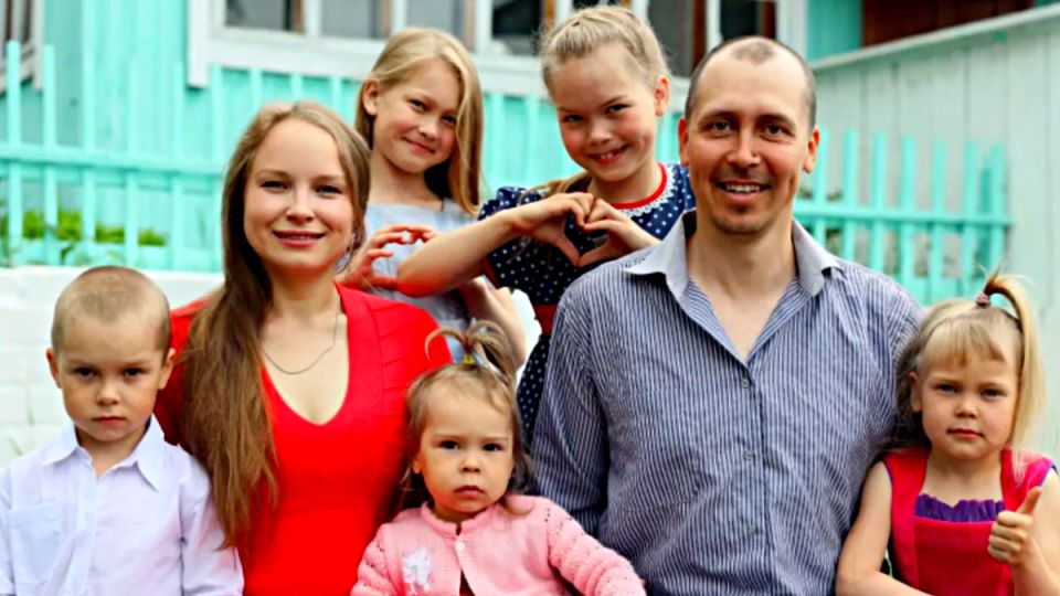 Как многодетные семьи могут получать пособия без официального дохода в 2025 году