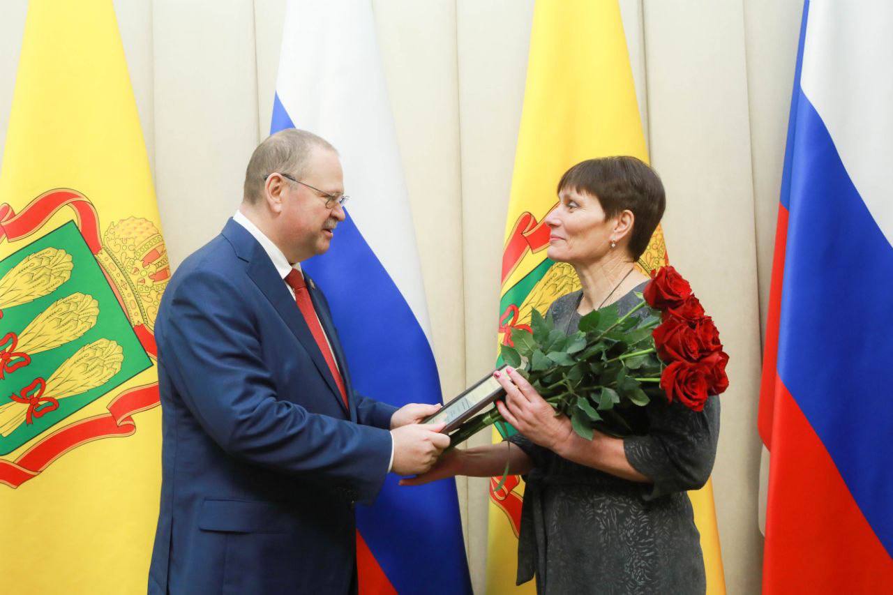 Олег Мельниченко: С большой благодарностью наградил лучших работников агропромышленного комплекса, которые своим усердным трудом добиваются высоких урожаев, объемов выращивания скота и птицы, продуктивности молочного стада Олег Мельниченко: С большой благодарностью наградил лучших работников агропромышленного комплекса, которые своим усердным трудом добиваются высоких урожаев, объемов выращивания скота и птицы, продуктивности молочного стада